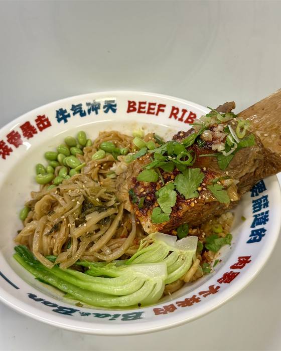 招牌牛肋条拌面
