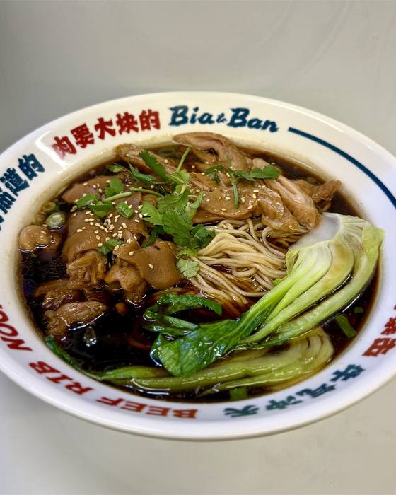 猪脚肥肠汤面