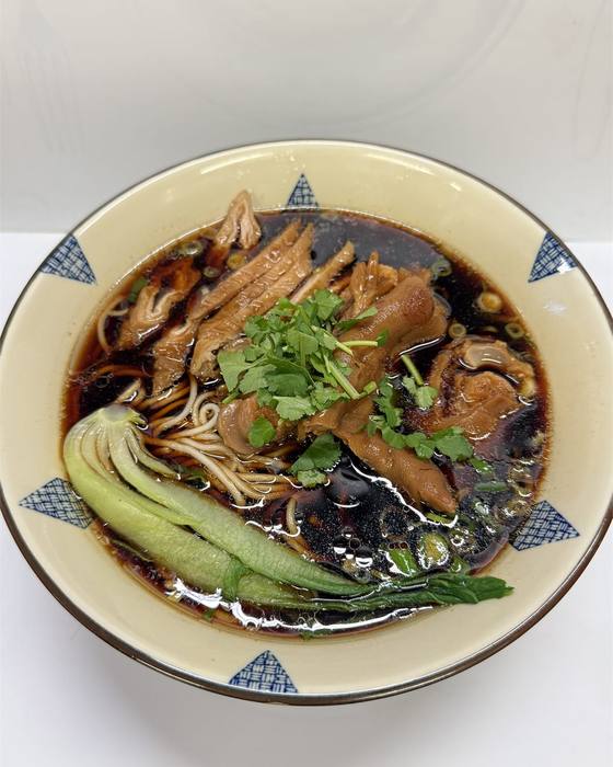 苏式红汤鸡腿肉面